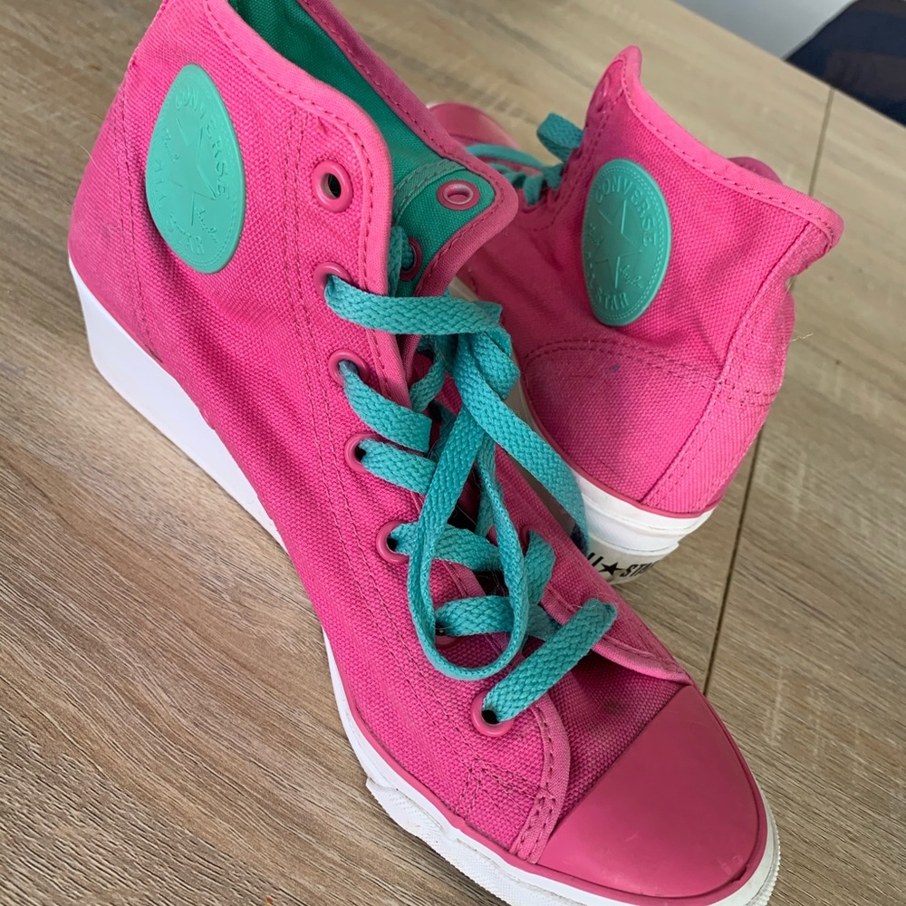 Converse Shoes 👠 size 8 - Picture 2 of 3